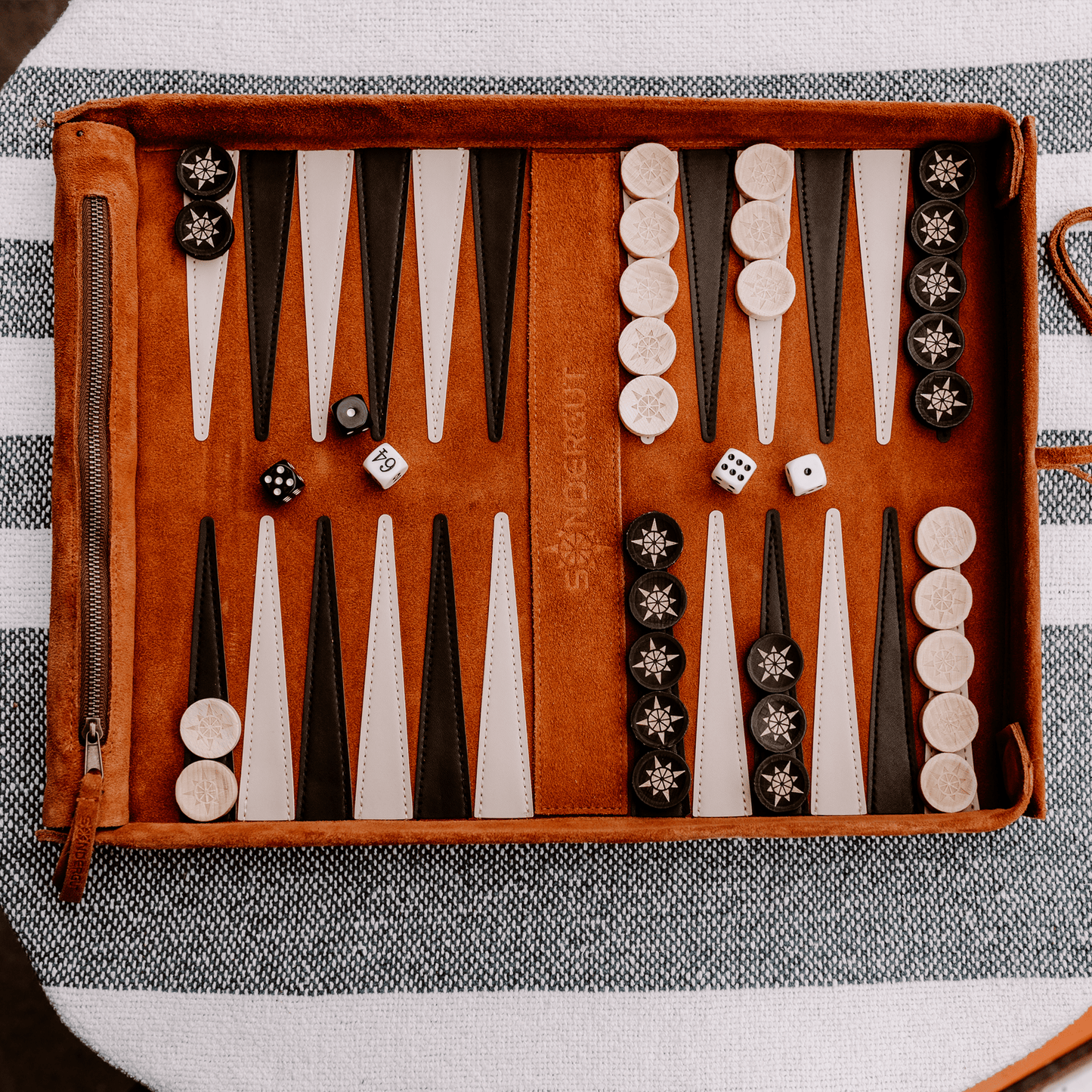 SONDERGUT - Reise Backgammon Deluxe - Farbe: COGNAC